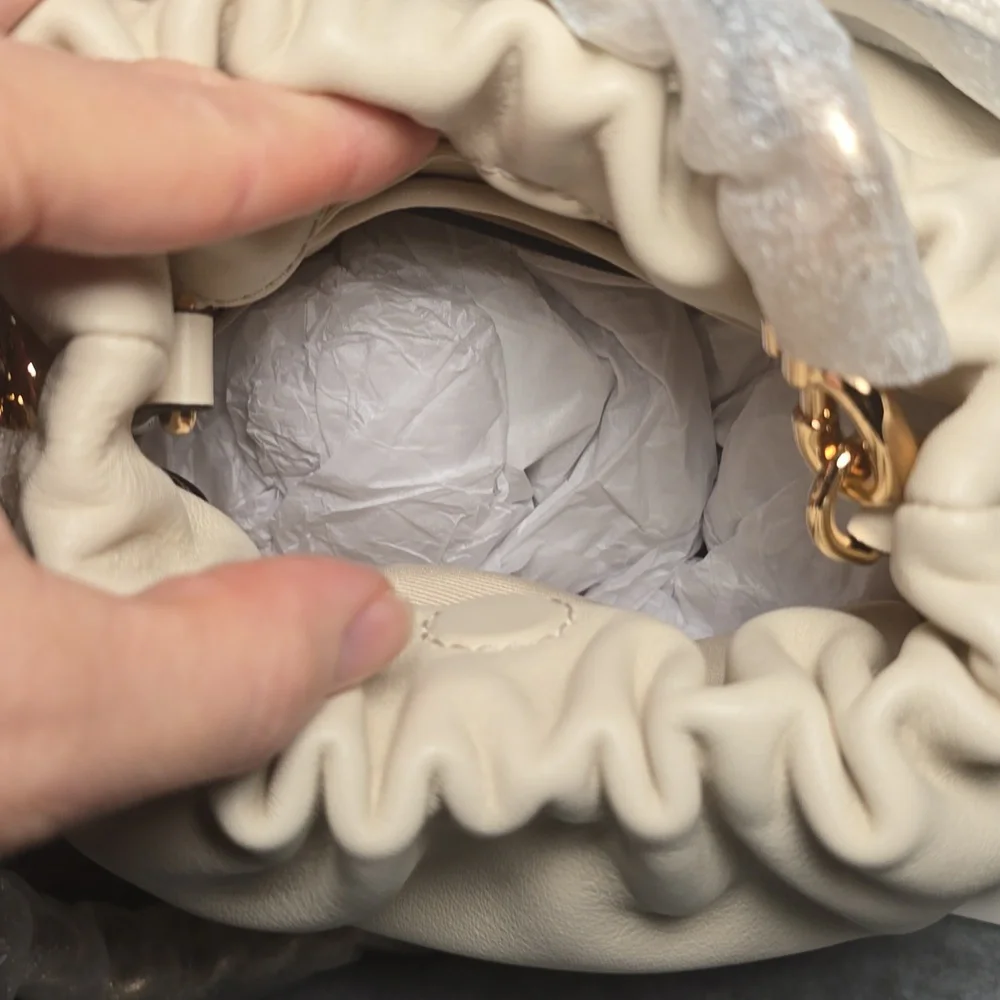 Marc Jacobs Small Leather Bucket Bag in Marshmallow NWT - Picture 6 of 10